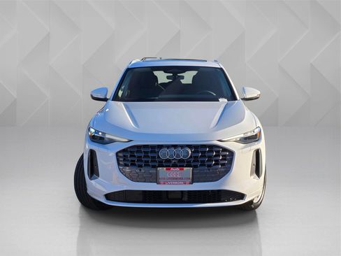 Used 2025 Audi Q5 2.0T Premium Plus image 3