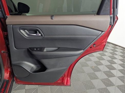 Used 2023 Nissan Rogue SL w/ SL Premium Package image 33