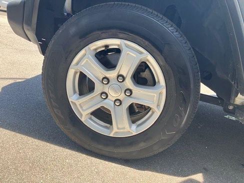 Used 2018 Jeep Wrangler Unlimited Sport S image 16