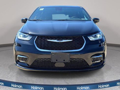 Used 2025 Chrysler Pacifica Select FWD image 3