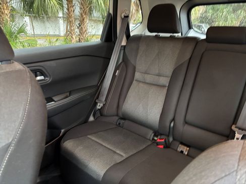 Used 2025 Nissan Rogue SV image 41