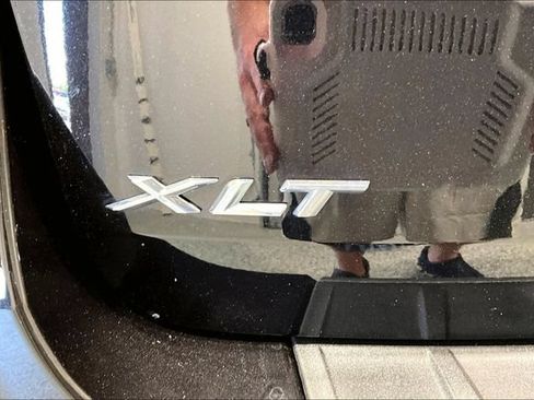 Used 2022 Ford Explorer XLT w/ XLT Sport Appearance Package AWD/4WD image 31