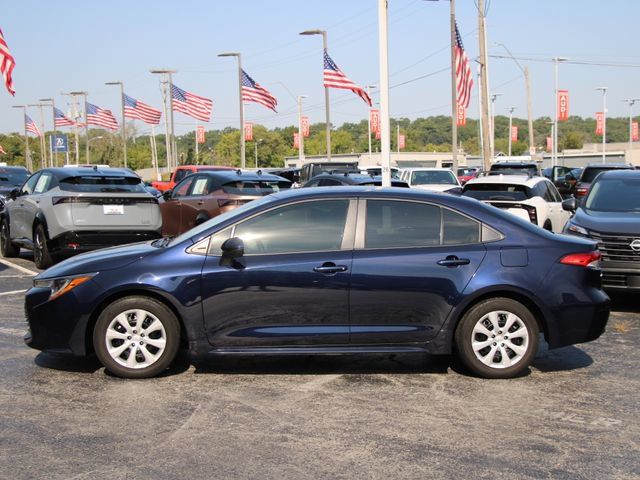 Used 2024 Toyota Corolla LE FWD image 2