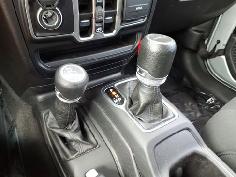 Used 2023 Jeep Gladiator Sport AWD/4WD image 29