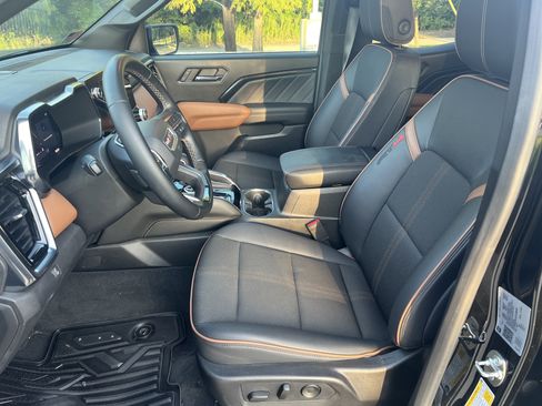 Used 2024 GMC Canyon AT4 w/ Technology Package AWD/4WD image 14