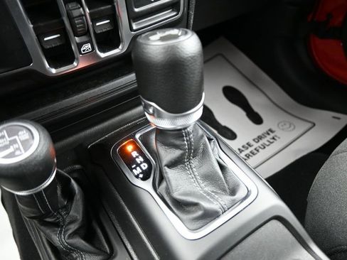 Used 2025 Jeep Wrangler Unlimited Sahara AWD/4WD image 20