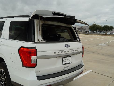 Used 2024 Ford Expedition XLT image 29