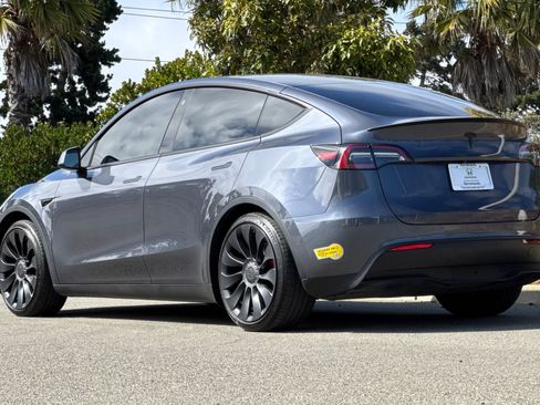 Used 2022 Tesla Model Y Performance AWD/4WD image 3