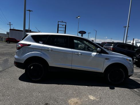 Used 2017 Ford Escape SE w/ SE Cold Weather Package AWD/4WD image 6