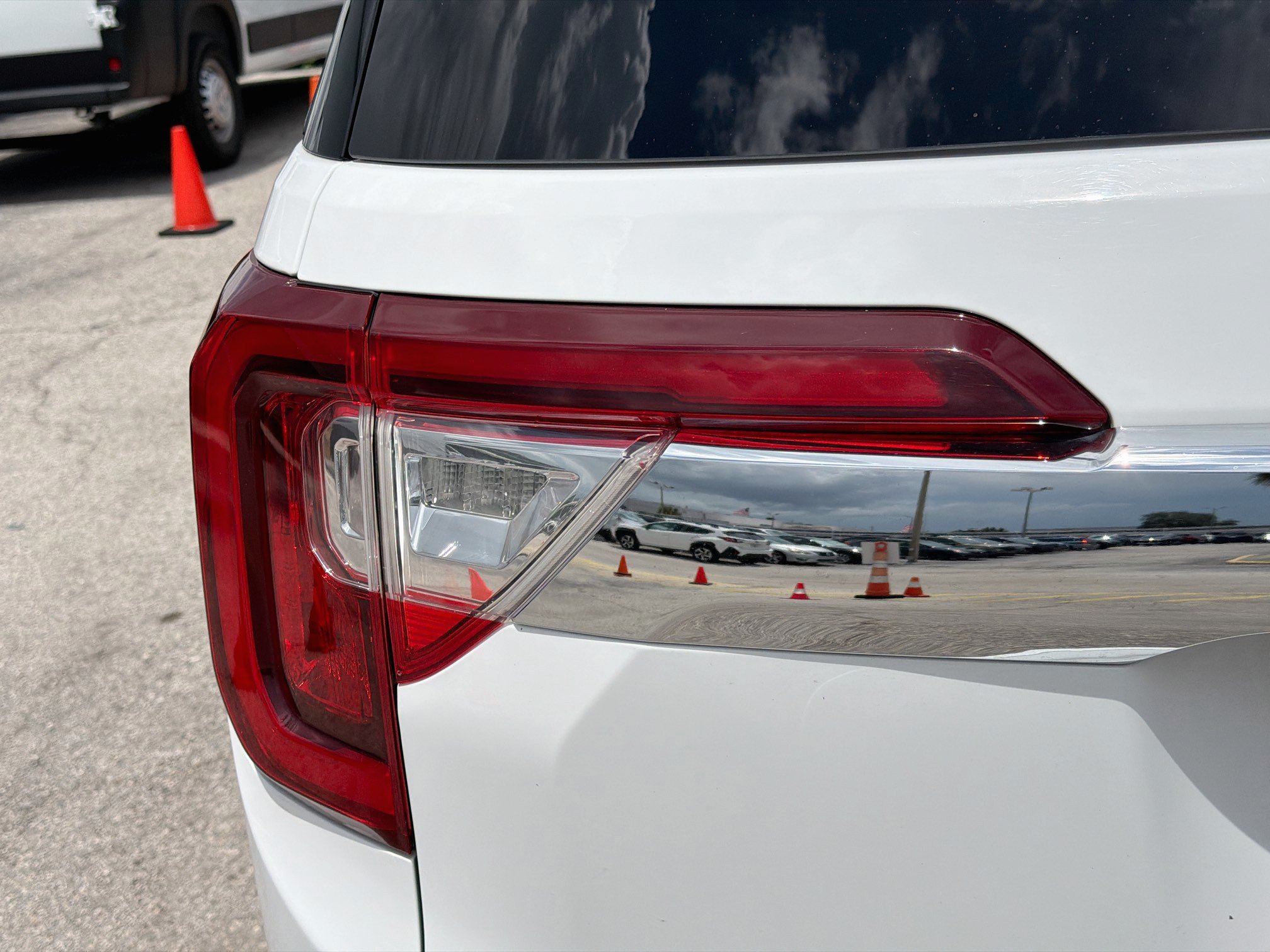 Used 2022 GMC Acadia Denali w/ Denali Ultimate Package FWD image 10