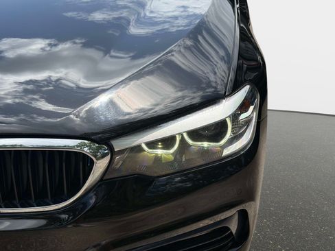 Used 2018 BMW 530e xDrive AWD/4WD image 9