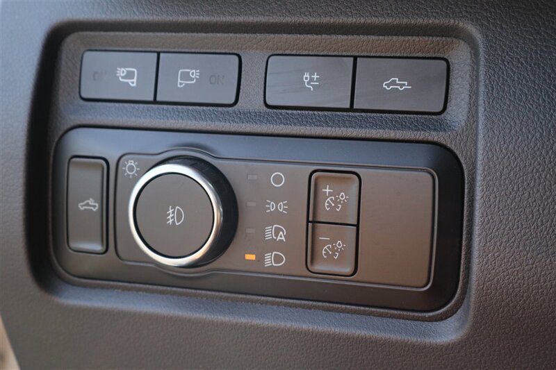 Used 2023 Ford F350 Platinum w/ FX4 Off-Road Package AWD/4WD image 23