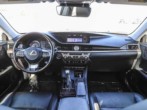 Used 2016 Lexus ES 300h w/ Ultra Luxury Package FWD image 12