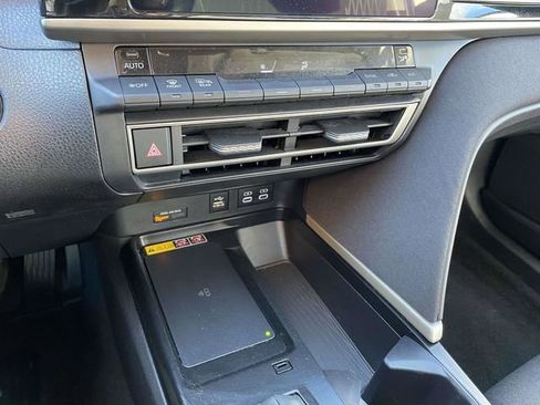 Used 2025 Toyota Camry LE image 29