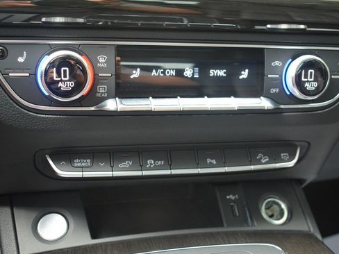 Used 2020 Audi Q5 e Premium w/ Convenience Package AWD/4WD image 19