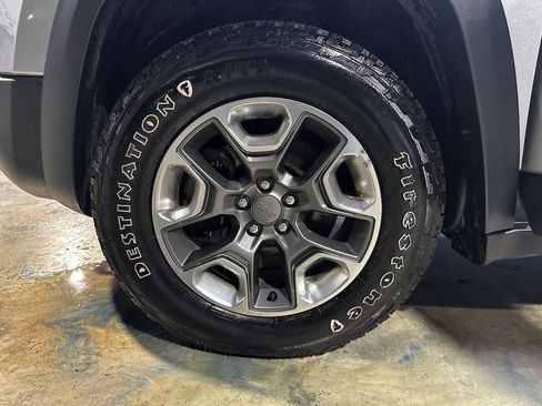 Used 2019 Jeep Cherokee Trailhawk w/ Cold Weather Group AWD/4WD image 24