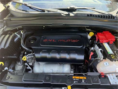 Used 2019 Jeep Renegade Altitude w/ Quick Order Package 2XM FWD image 14