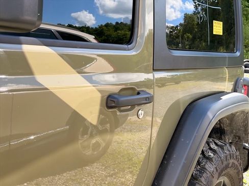 Used 2025 Jeep Wrangler Sport AWD/4WD image 9