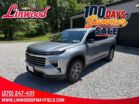 Used 2026 Chevrolet Traverse LT FWD image 4