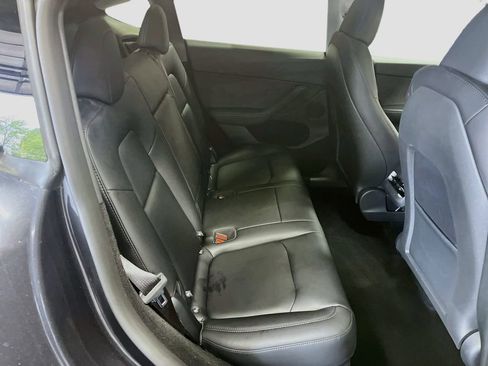 Used 2025 Tesla Model Y Long Range AWD/4WD image 26