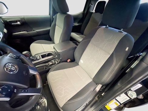 Used 2021 Toyota Tacoma TRD Off-Road image 12