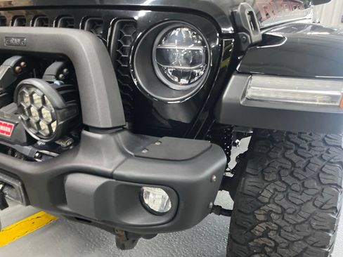 Used 2021 Jeep Gladiator Rubicon w/ Dual Top Group AWD/4WD image 16