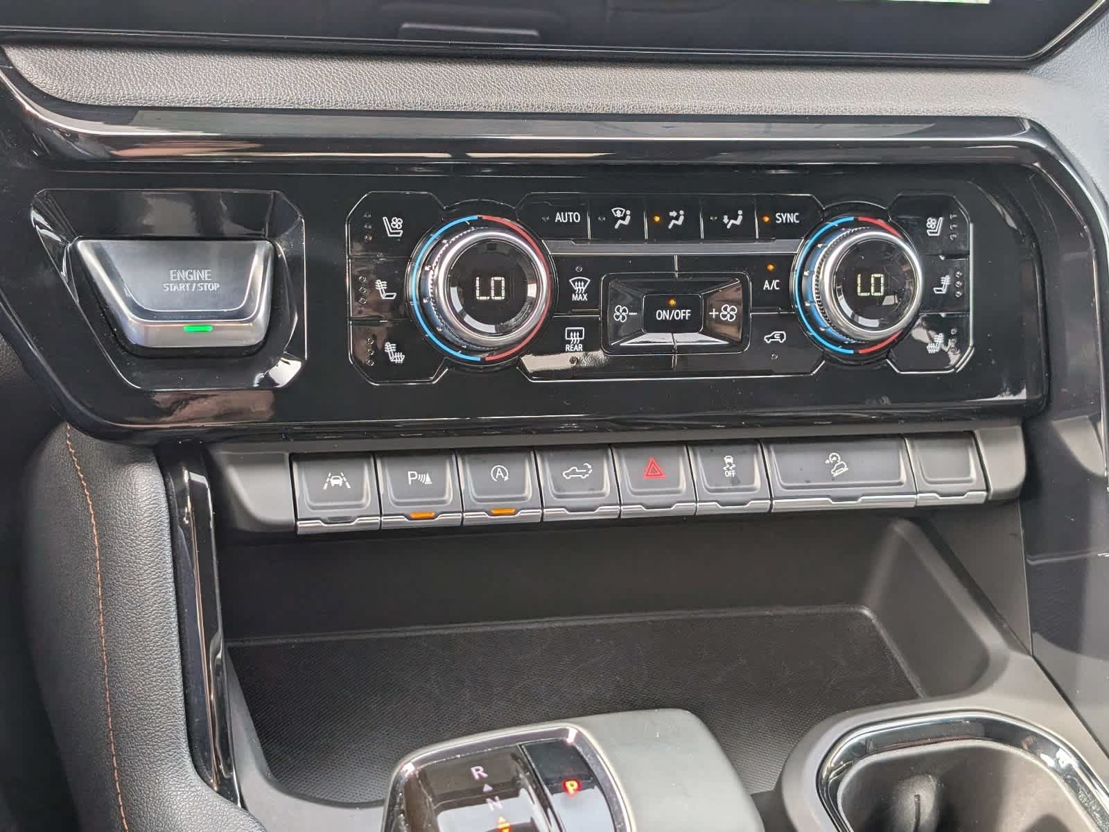 Certified 2025 GMC Sierra 1500 AT4 w/ AT4 Premium Package AWD/4WD image 27