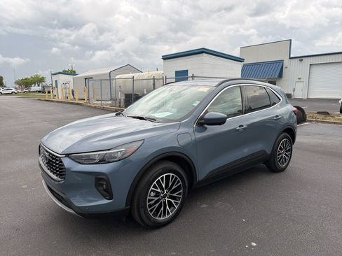 Used 2025 Ford Escape SE w/ PHEV Premium Package image 13