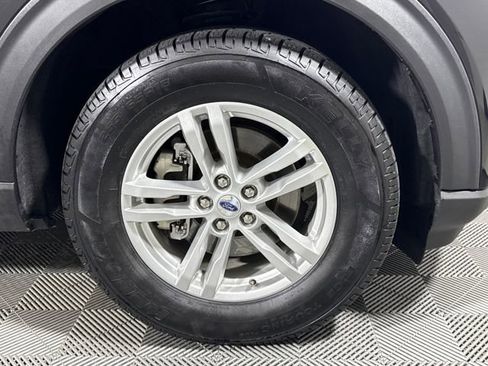 Used 2023 Ford Explorer XLT image 9