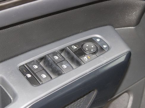 Used 2024 Nissan Pathfinder SV image 22