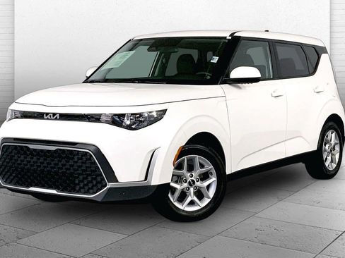 Certified 2025 Kia Soul LX w/ LX Technology Package FWD image 12
