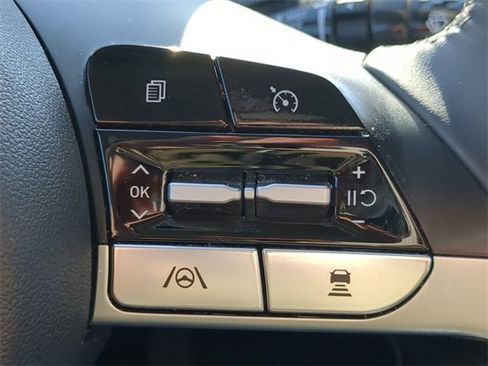 Used 2023 Hyundai Elantra SEL w/ Convenience Package image 23