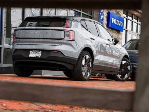 New 2025 Volvo EX30 Plus w/ Climate Package image 2