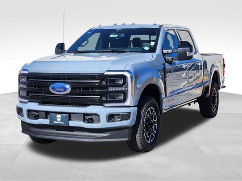 New 2026 Ford F250 Platinum AWD/4WD image 3