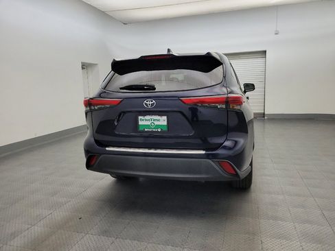 Used 2021 Toyota Highlander L FWD image 7