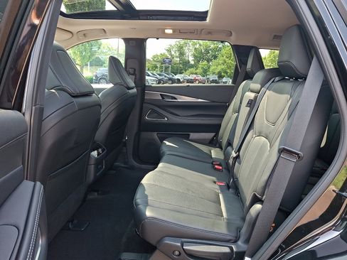Certified 2025 INFINITI QX60 Luxe AWD/4WD image 11