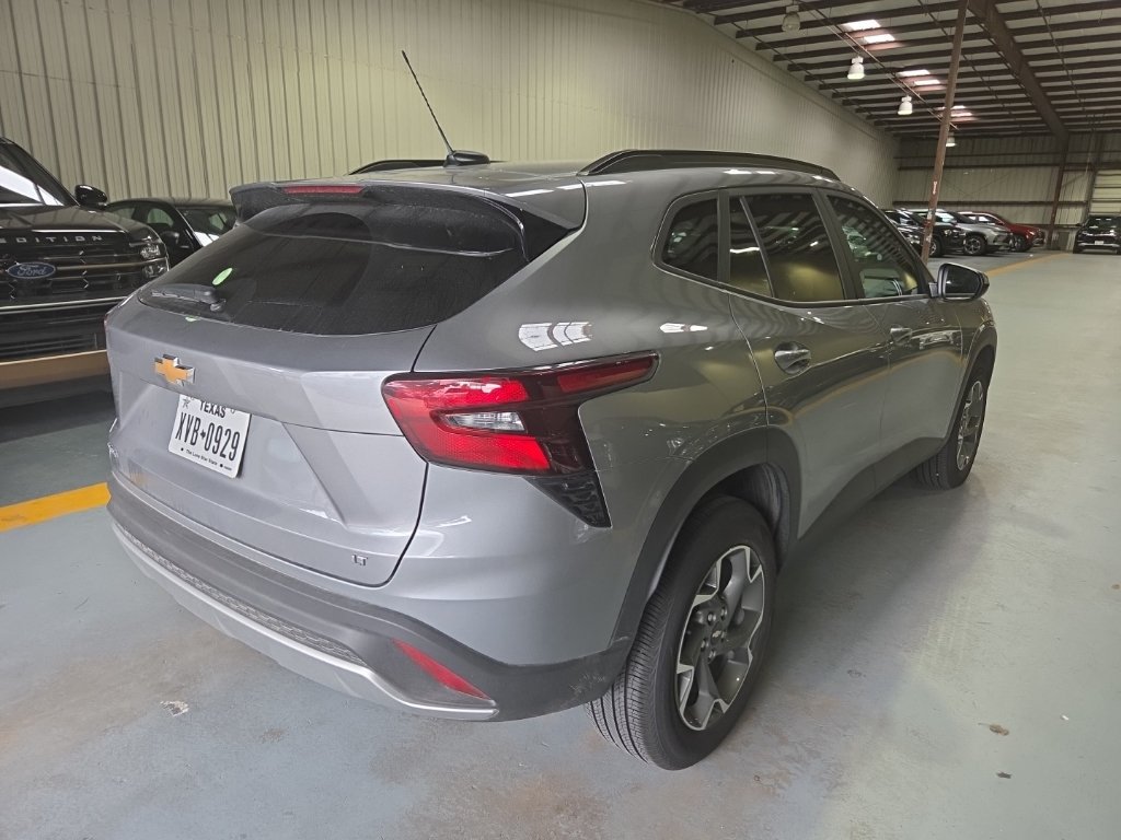 Used 2026 Chevrolet Trax LT FWD image 9