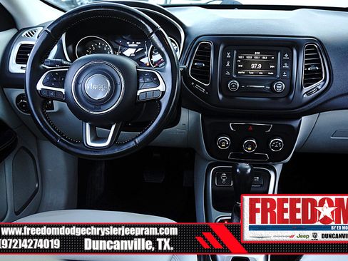 Used 2018 Jeep Compass Latitude FWD image 17