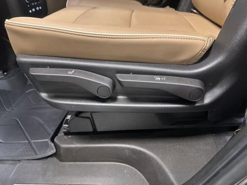 Used 2021 Chevrolet Tahoe Premier w/ Premium Package image 20