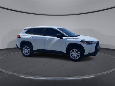Certified 2023 Toyota Corolla Cross L AWD/4WD image 4