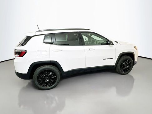 New 2026 Jeep Compass Latitude image 8