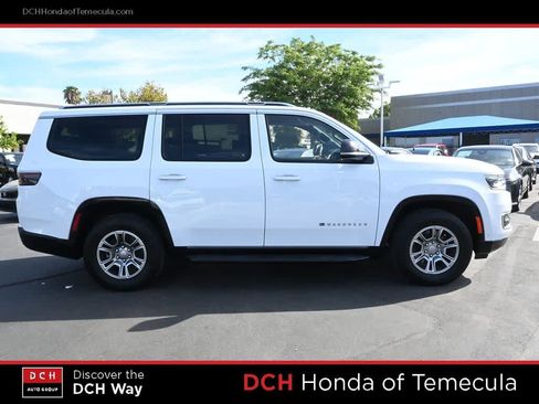 Used 2024 Jeep Wagoneer 2WD image 5