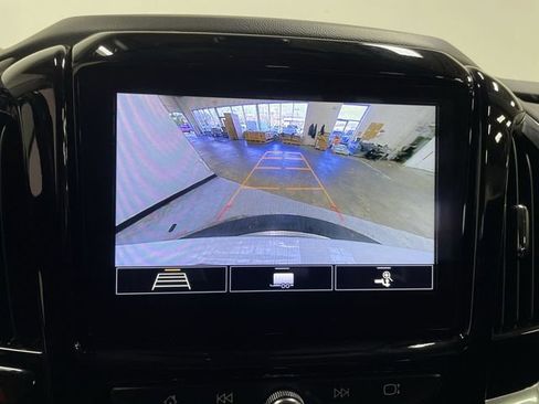 Used 2020 Chevrolet Traverse LT image 17