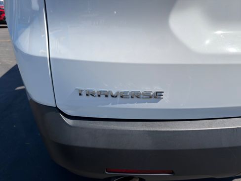 Used 2023 Chevrolet Traverse LT image 43