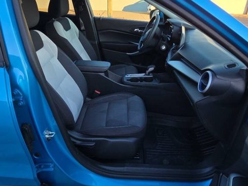 Used 2025 Chevrolet Trax LS w/ LS Convenience Package FWD image 25