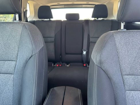Used 2024 Nissan Rogue SV FWD image 24