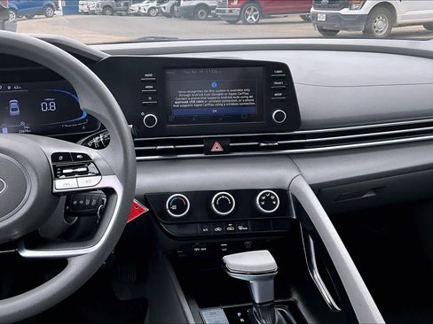 Used 2024 Hyundai Elantra SE image 7