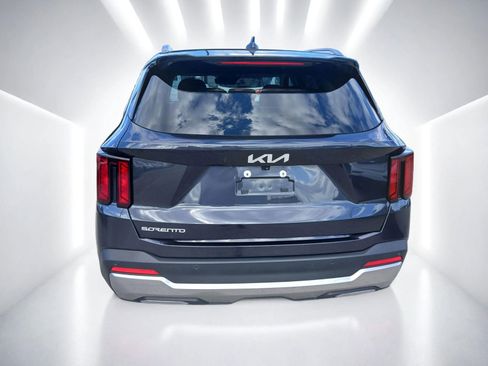 Used 2025 Kia Sorento S w/ Panoramic Sunroof Package FWD image 4