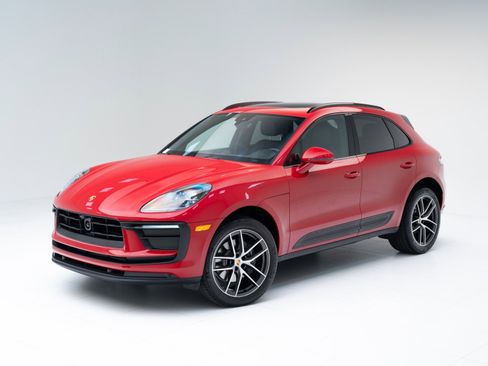 Certified 2025 Porsche Macan image 1