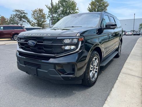 Used 2025 Ford Expedition Max Active AWD/4WD image 3